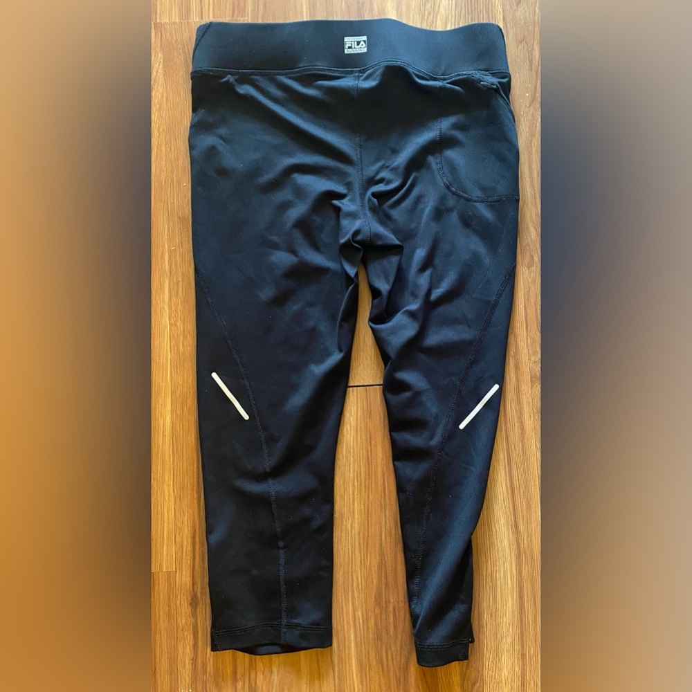 FILA - Women’s Black Sz XS Cropped Running Pants -Back Pocket-New -Missing Tags